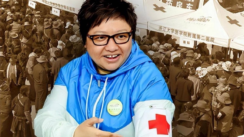 韩红录制现场话筒突冒烟，果断叫停获赞专业担当